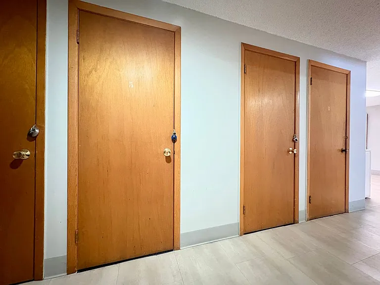 Camelot Village Apartments — Photo 24