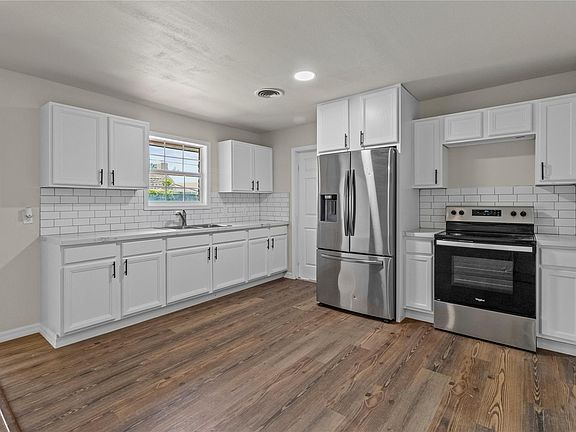 3rd image of 2304 Harper Dr