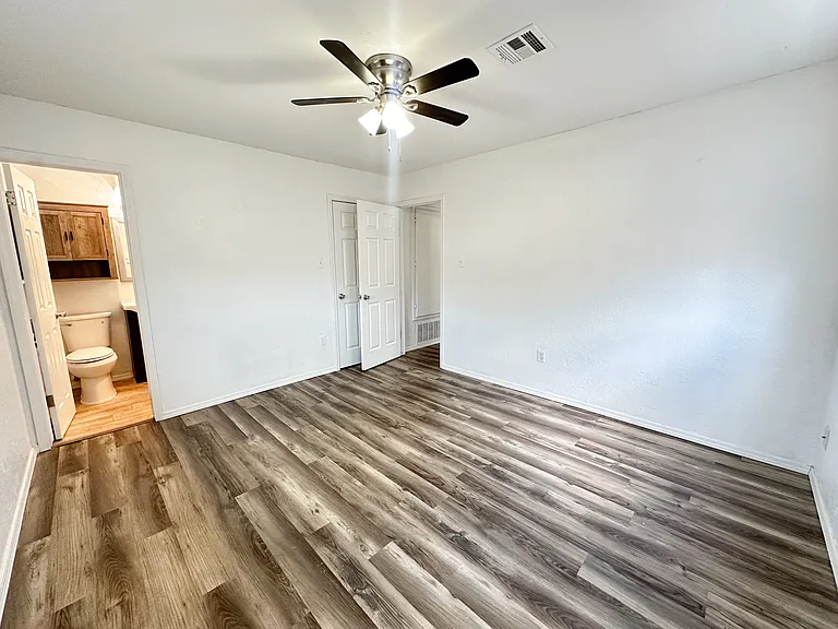 806 SE Brigadoon Way — Photo 14