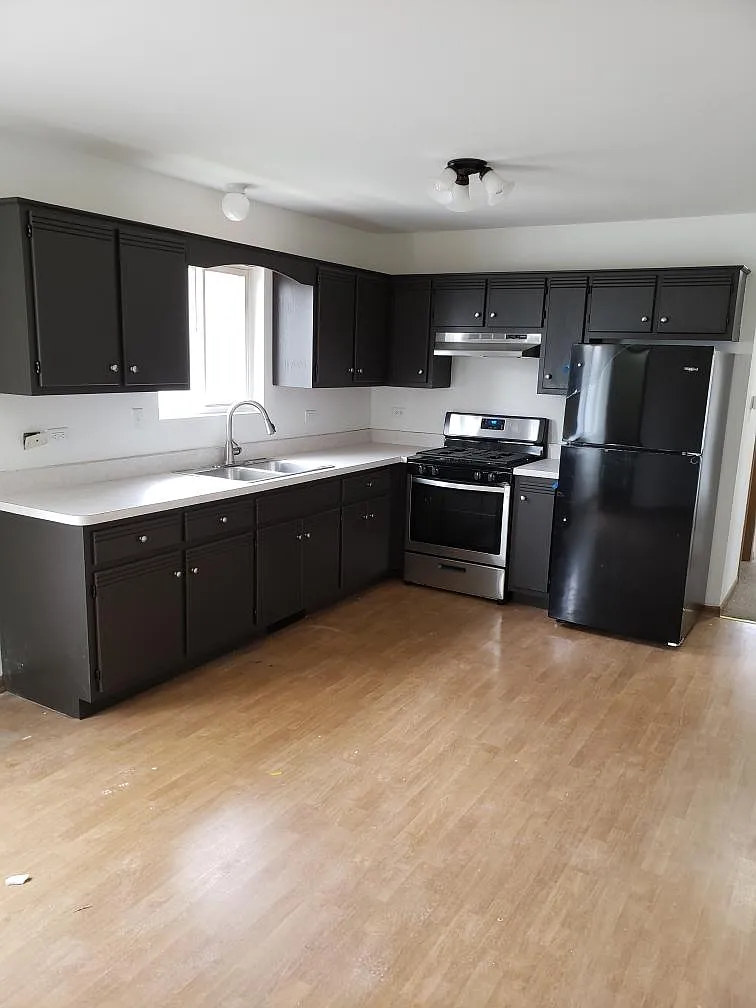 3 bed, 1000 sqft, $1,400 — Photo 1