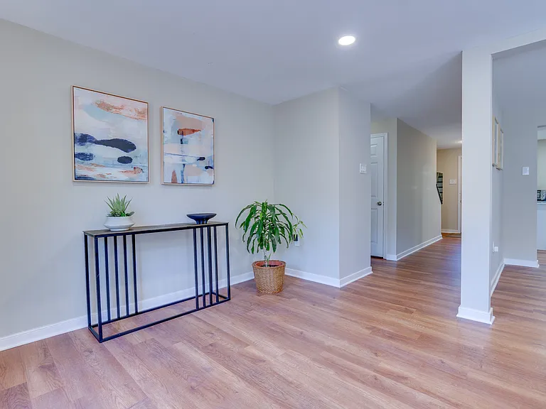 8063 Saint Annes Ct #3 — Photo 25