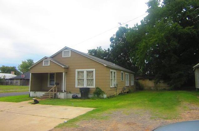 1st image of 2705 Desoto St