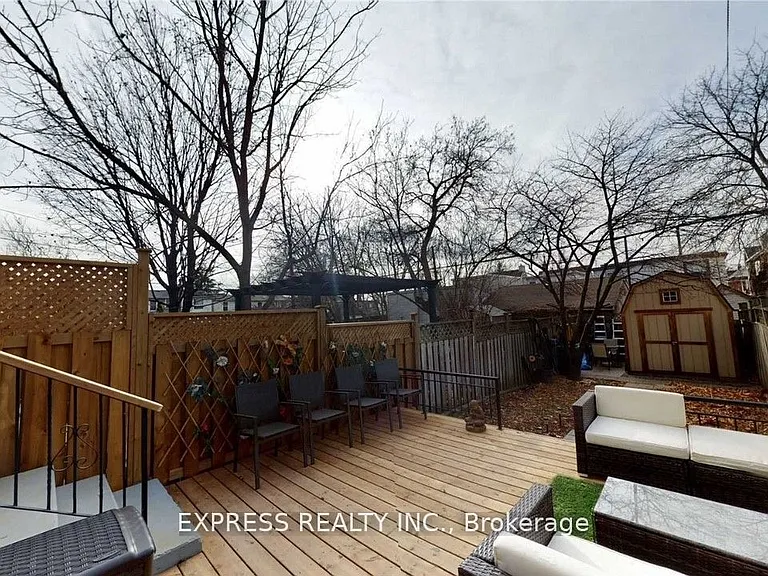146 Blackthorn Ave #LOWER — Photo 11