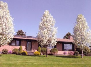 18 Windsor Dr, Dallas, PA 18612