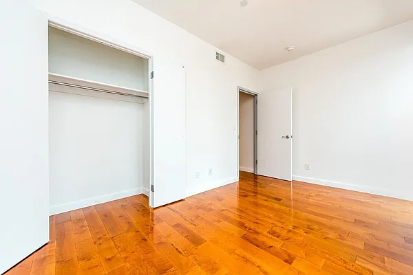 Rented by 50 Stanhope LLC | media 26