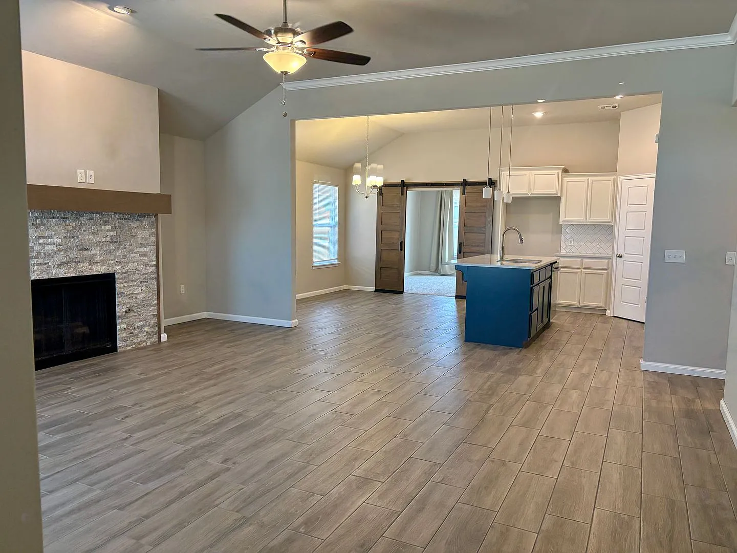 Spacious 3-Bedroom Home in Norman — Photo 3
