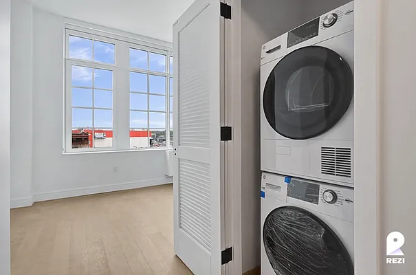 Rented by REZI | media 33