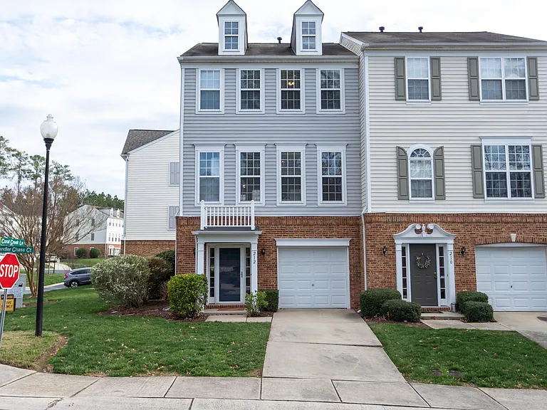 212 Chandler Chase Ct — Photo 2