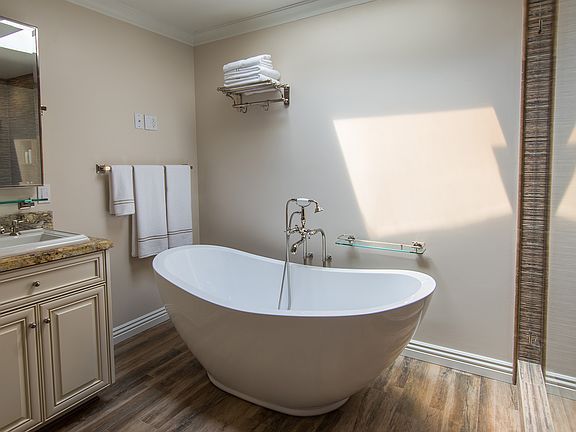 3rd image of 1661 Plum Hollow Cir