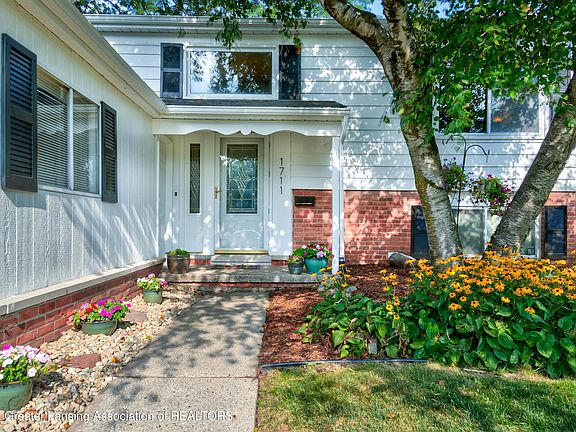 5th image of 1711 N Hayford Ave