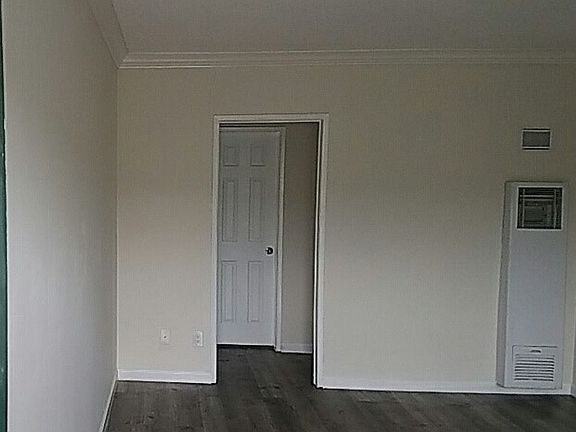 5th image of 360 W Chevy Chase Dr #713c70604