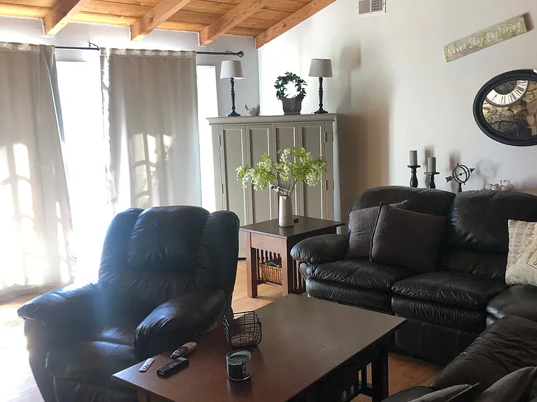 El Monte Dr — Photo 6