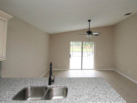 4th image of 410 Wickham Lakes Dr