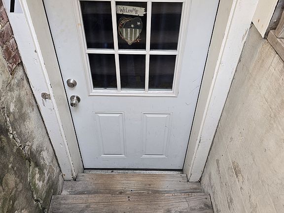 2nd image of 171 College St APT 7