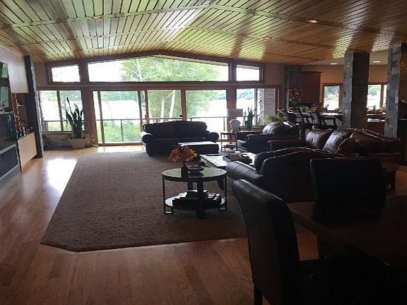 3rd image of 10737 NE West Kingston Rd