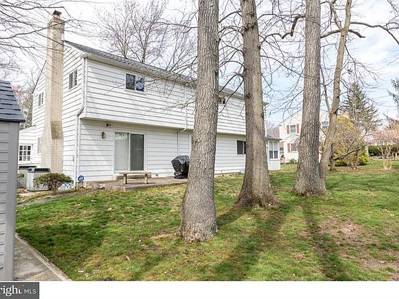 3rd image of 3004 Maple Shade Ln