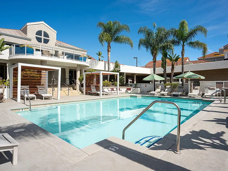 Axiom La Jolla — Photo 12