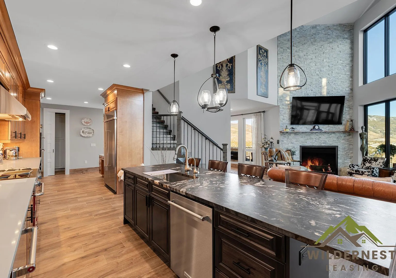 Stunning Luxury Mountain Home with Panoramic Views — Photo 3