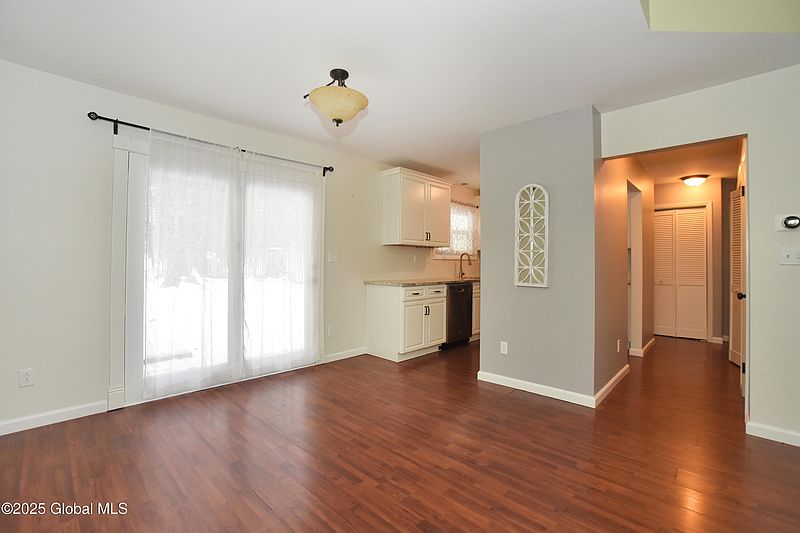 5th image of 30 Green Meadow Drive