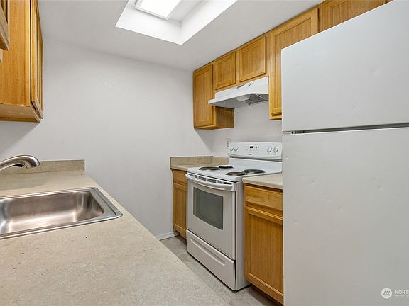 5th image of 1121 S Woodlawn St #1