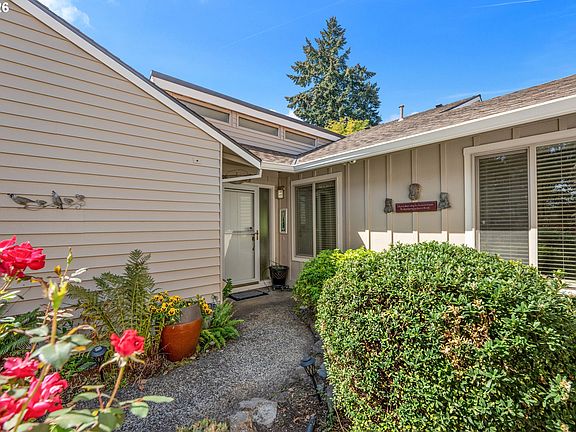 3rd image of 15725 SW Oakhill Ln