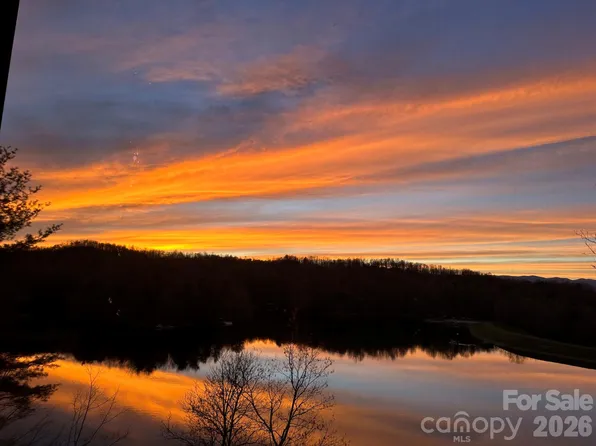 333 Kanasdatsi Dr, Brevard, NC 28712