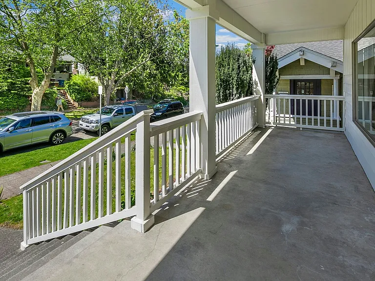 5646 12th Ave NE — Photo 2