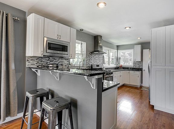 3rd image of 10008 Minnick Ave