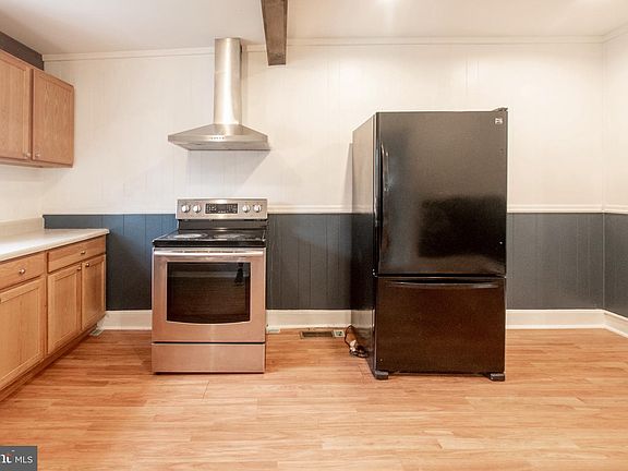 5th image of 239/237 W Evergreen St