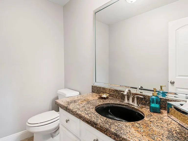2204 Colorado St — Photo 15