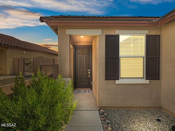 3rd image of 806 W Calle Calca