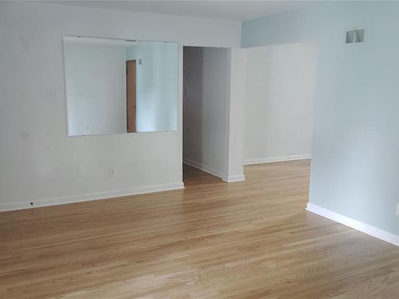 5th image of 2 Saint Rose Ct