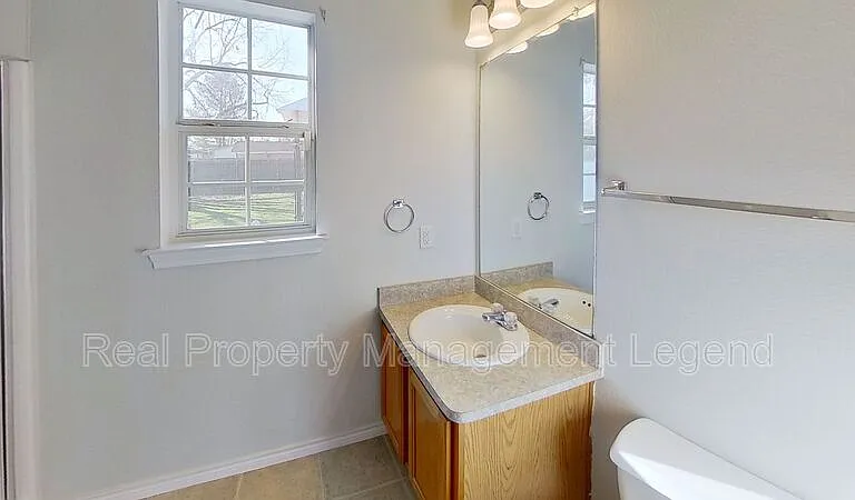 1614 S Montgomery St — Photo 12
