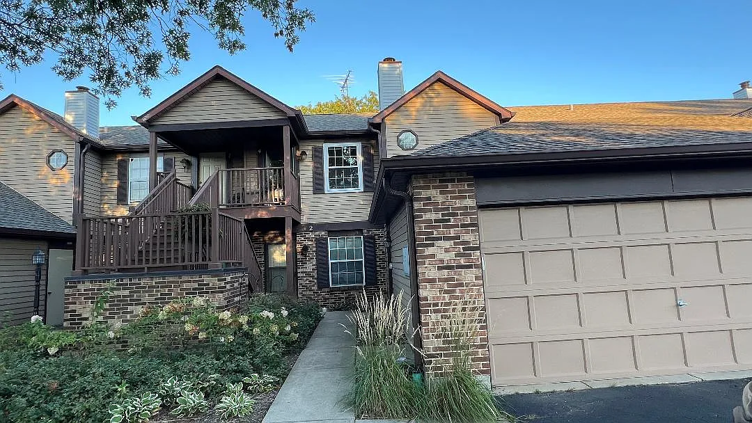 383 Sandhurst Circle — Photo 1