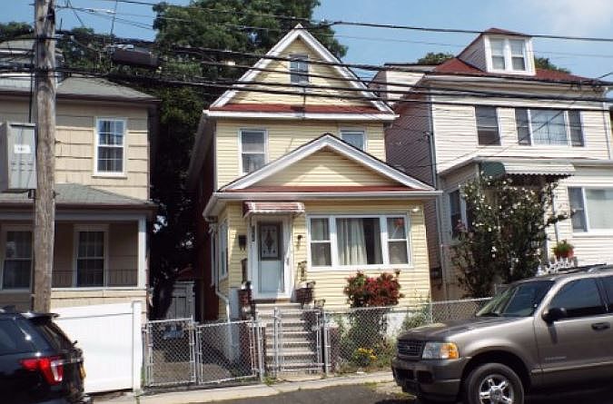 1st image of 833 E 224th St