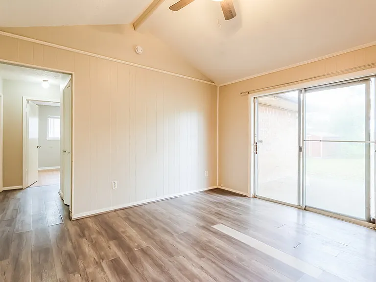 200 Montrose Cir — Photo 6