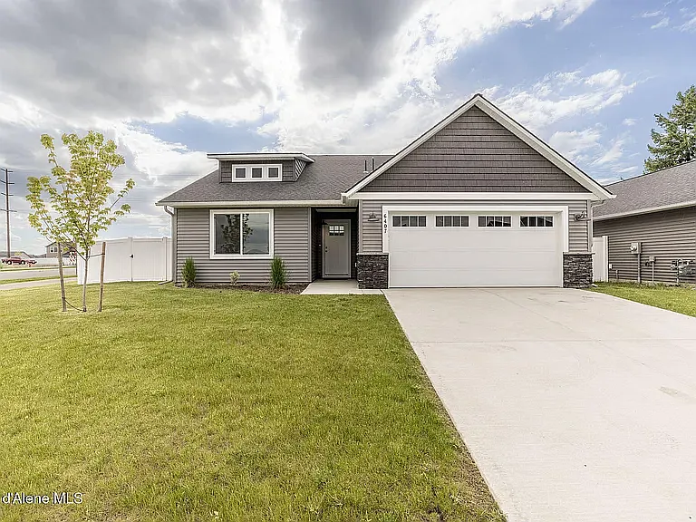 6407 W Bowmore Ln — Photo 1