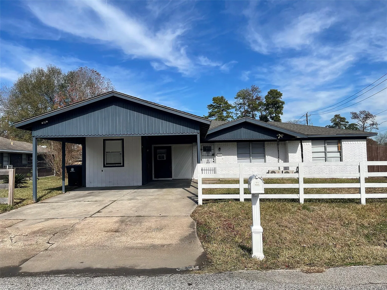 2 bed, 1.5 bath, 2598 sqft, $1,350 — Photo 1