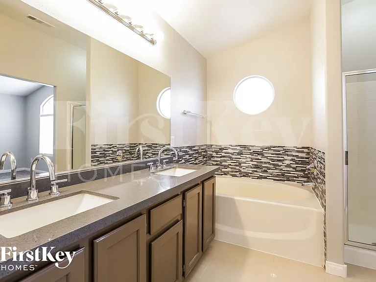 9501 Forest Lily Ct — Photo 10