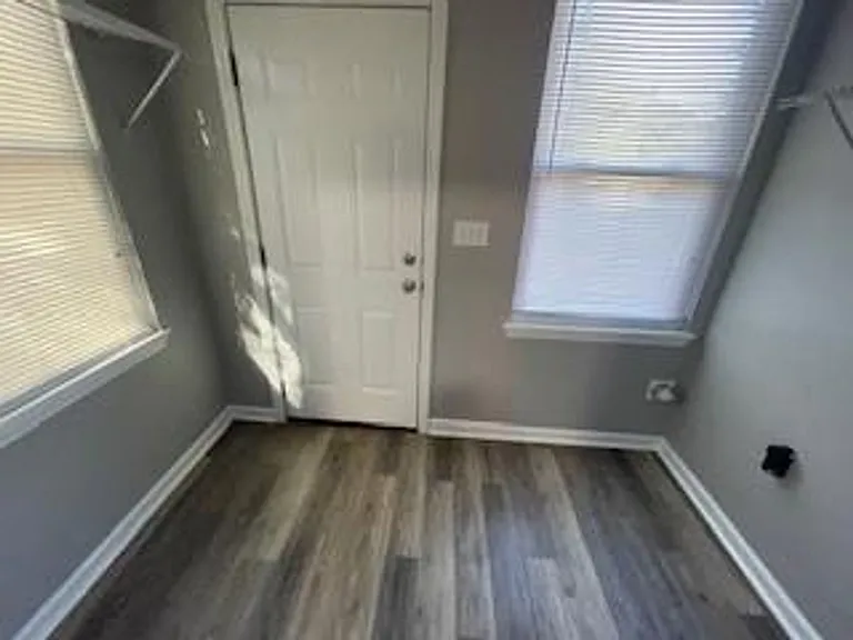 809 E Thomas St — Photo 6