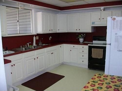 4th image of 1100 College St