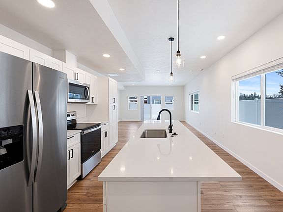 3rd image of 319 W 1st St
