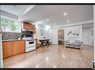 2359 Pilgrim Sq #Basement, Oshawa, ON L1L 0C2