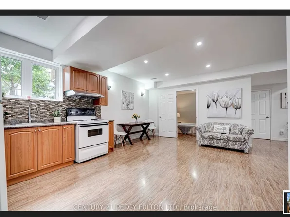 2359 Pilgrim Sq #Basement, Oshawa, ON L1L 0C2