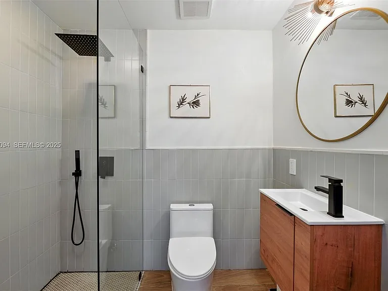 1363 Biarritz Dr — Photo 19