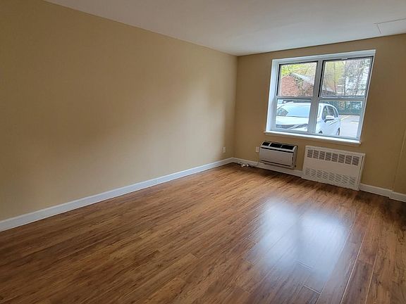 5th image of 13981 35th Ave APT 1C