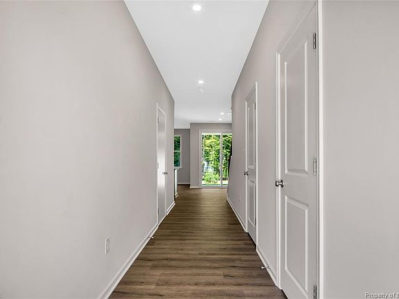 3rd image of 319 Linda Ln