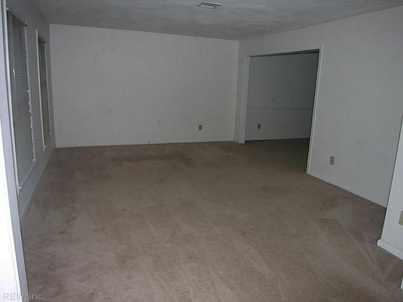 3rd image of 805 Trillium Pl