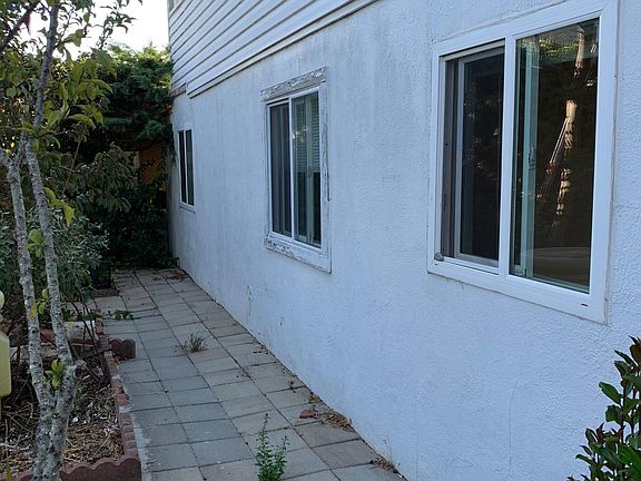 3rd image of 104 Lake Dr