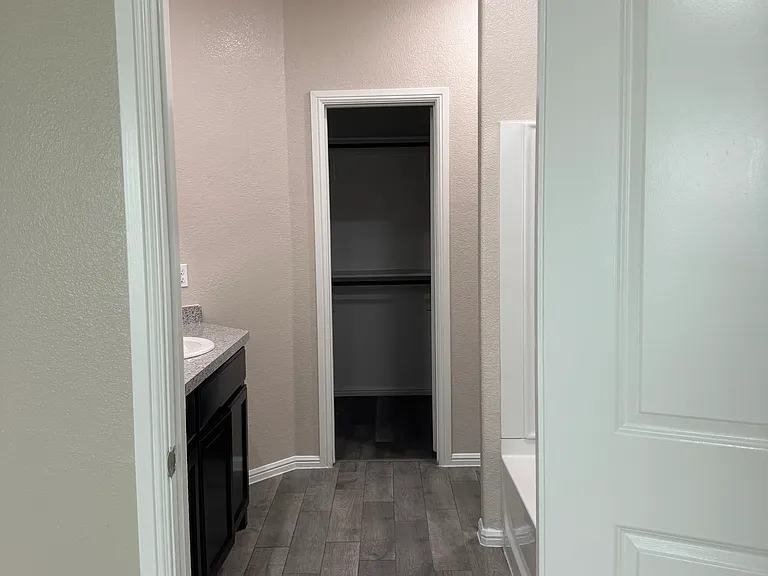 9236 Castorian Dr — Photo 14